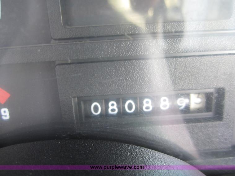 image for item A4705 1991 GMC TopKick truck cab and chassis