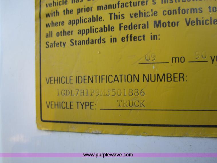 image for item A4705 1991 GMC TopKick truck cab and chassis