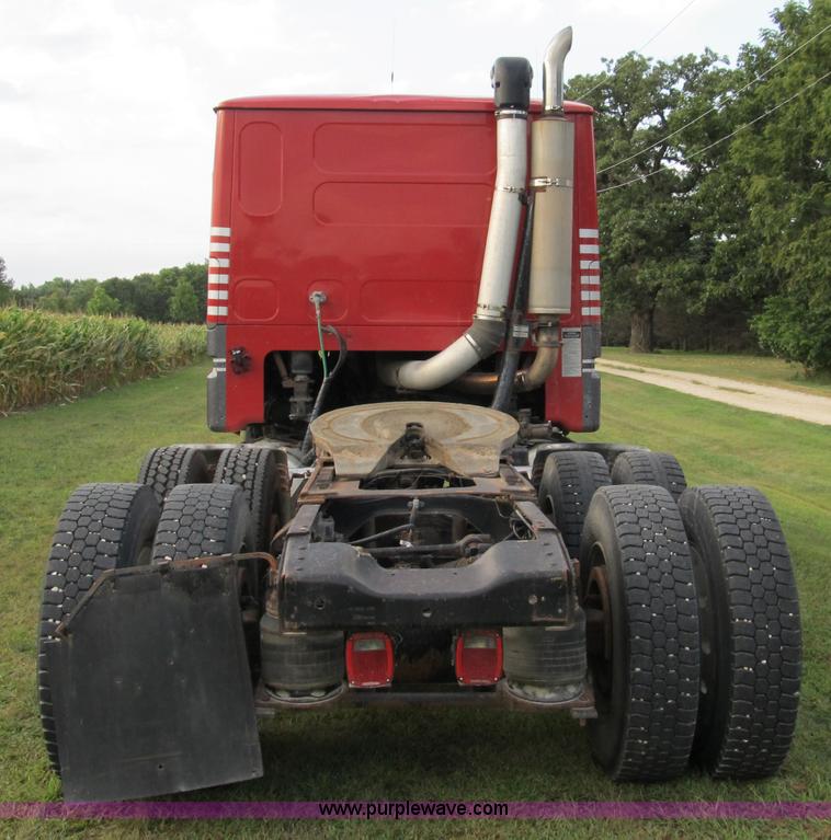 image for item A5454 1989 Ford CLT9000 semi truck