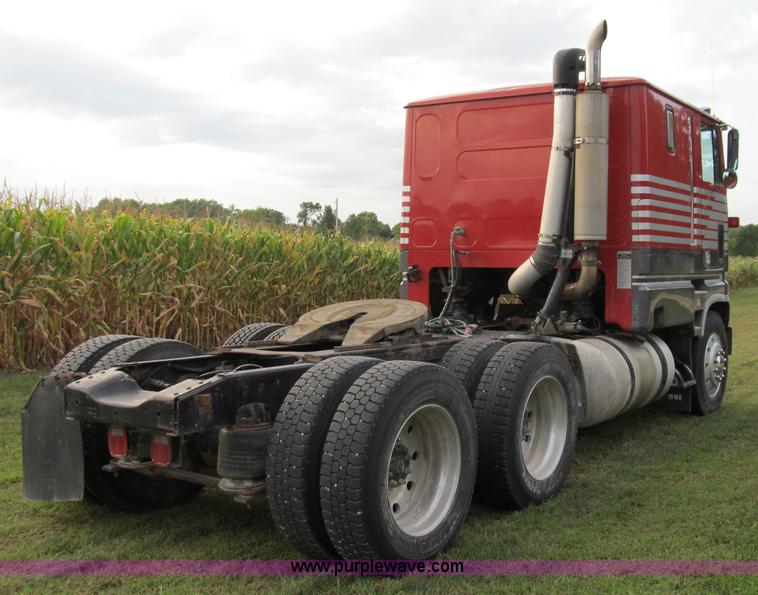 image for item A5454 1989 Ford CLT9000 semi truck