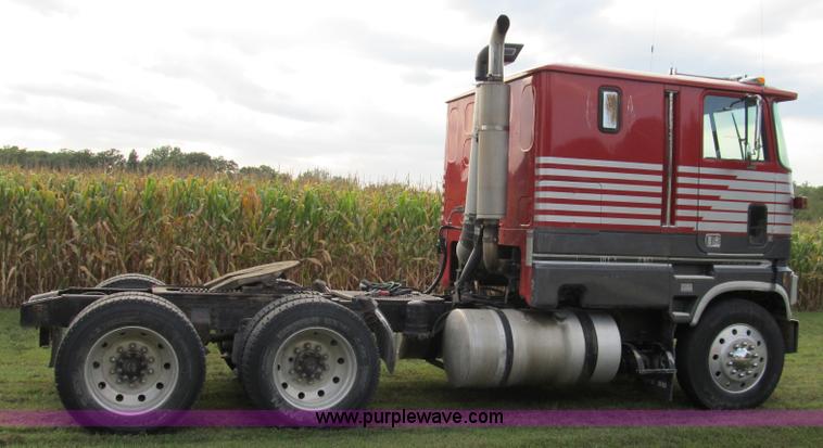 image for item A5454 1989 Ford CLT9000 semi truck