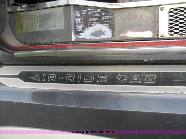 image for item A5454 1989 Ford CLT9000 semi truck