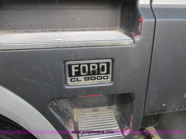 image for item A5454 1989 Ford CLT9000 semi truck