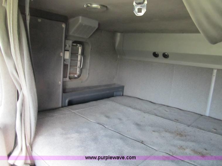 image for item A5454 1989 Ford CLT9000 semi truck