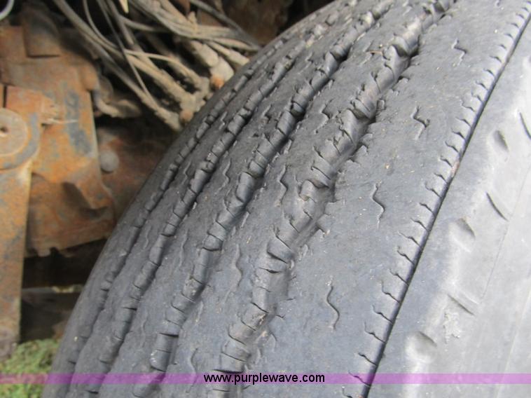 image for item A5454 1989 Ford CLT9000 semi truck