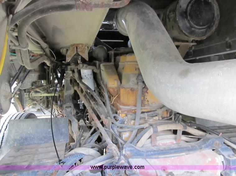 image for item A5454 1989 Ford CLT9000 semi truck