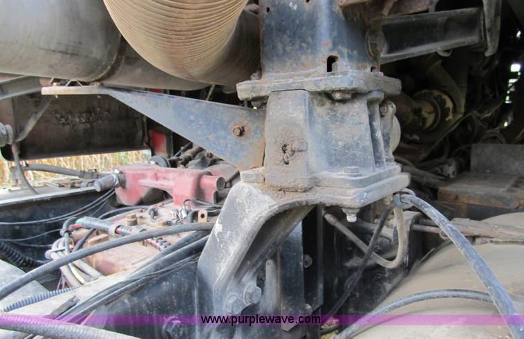 image for item A5454 1989 Ford CLT9000 semi truck