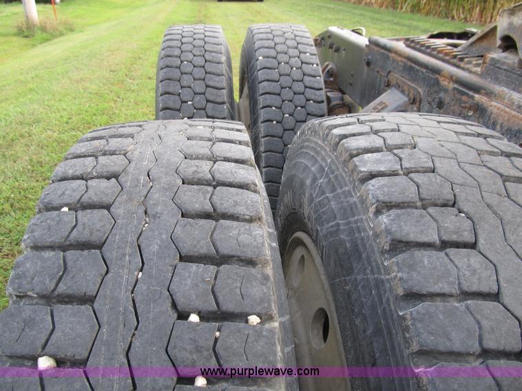 image for item A5454 1989 Ford CLT9000 semi truck