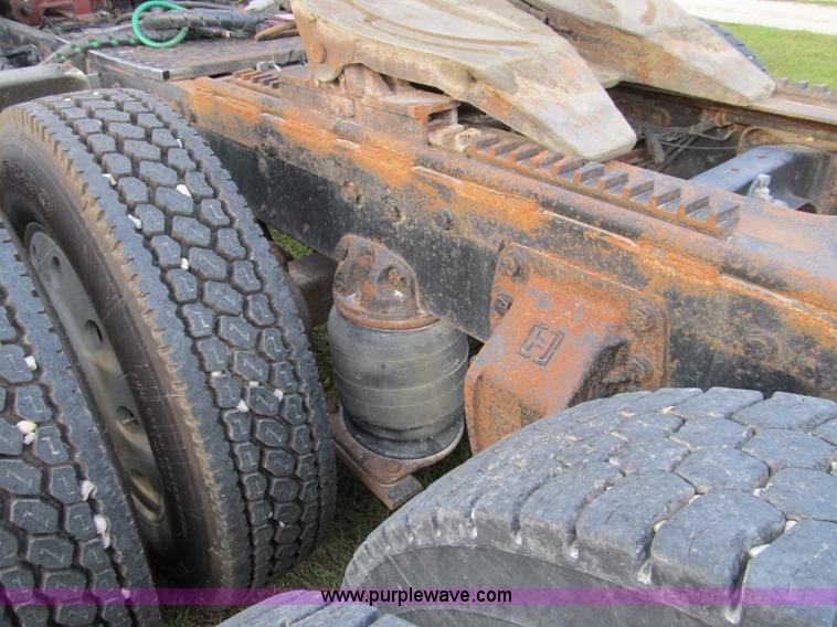 image for item A5454 1989 Ford CLT9000 semi truck