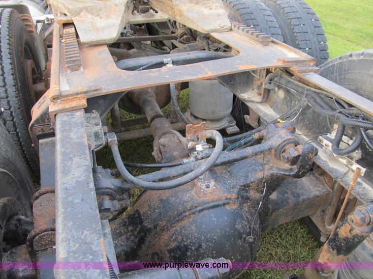 image for item A5454 1989 Ford CLT9000 semi truck