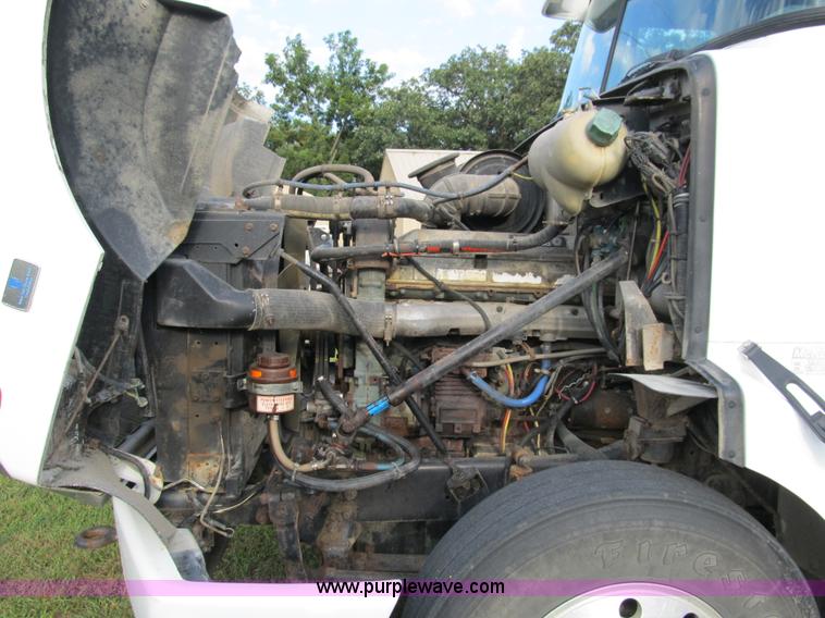 image for item A5455 1993 Volvo WIA-64 semi truck