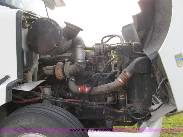 image for item A5455 1993 Volvo WIA-64 semi truck