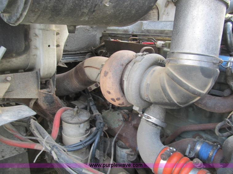 image for item A5455 1993 Volvo WIA-64 semi truck