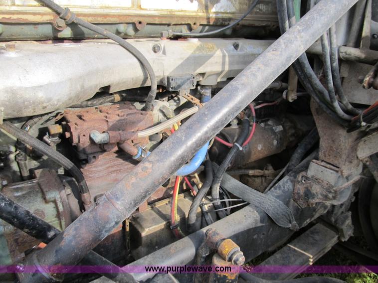 image for item A5455 1993 Volvo WIA-64 semi truck