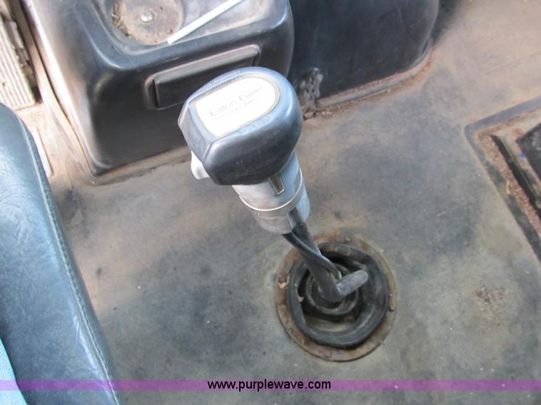 image for item A5455 1993 Volvo WIA-64 semi truck