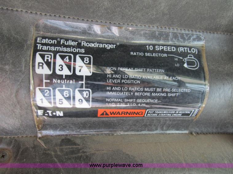 image for item A5455 1993 Volvo WIA-64 semi truck