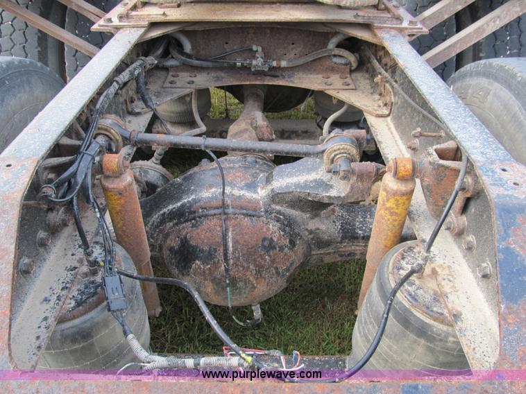 image for item A5455 1993 Volvo WIA-64 semi truck