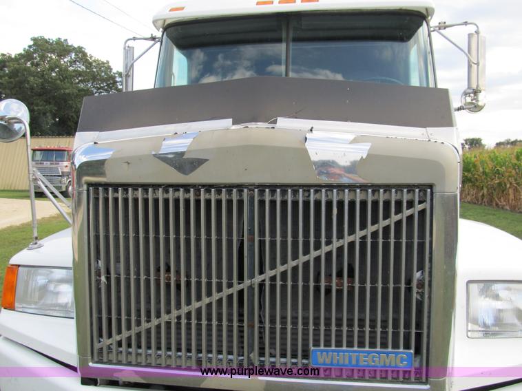 image for item A5455 1993 Volvo WIA-64 semi truck