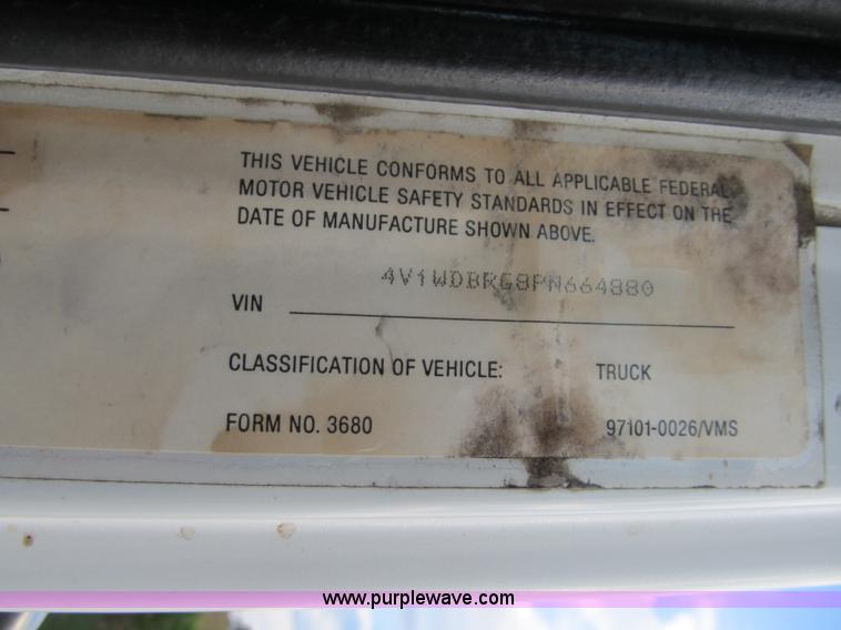 image for item A5455 1993 Volvo WIA-64 semi truck