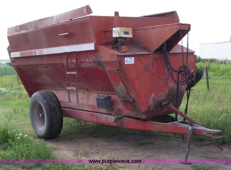 image for item B3514 Schwartz 880 mixer feed wagon