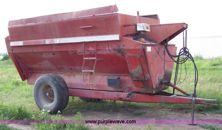 image for item B3514 Schwartz 880 mixer feed wagon