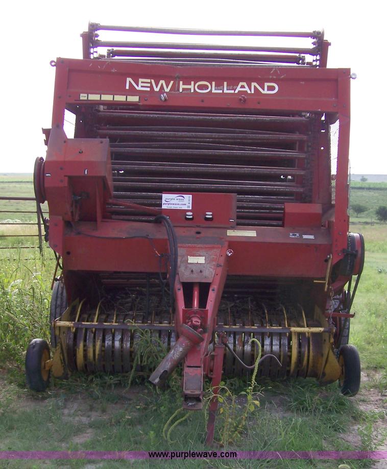 image for item B3515 1980 New Holland 852 round baler
