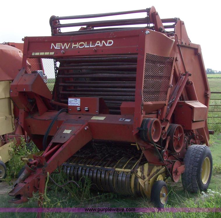 image for item B3515 1980 New Holland 852 round baler