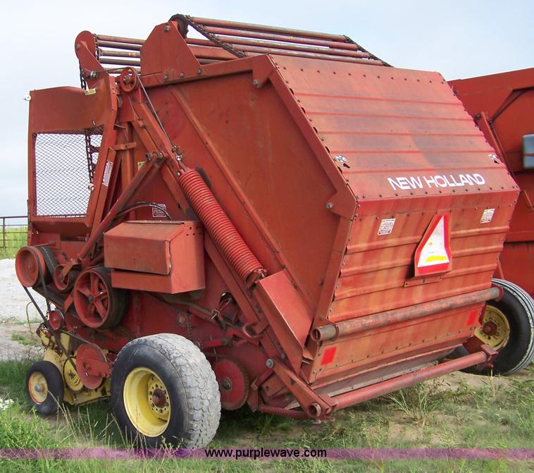 image for item B3515 1980 New Holland 852 round baler
