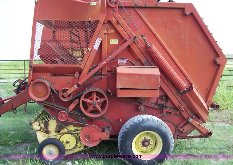 image for item B3515 1980 New Holland 852 round baler