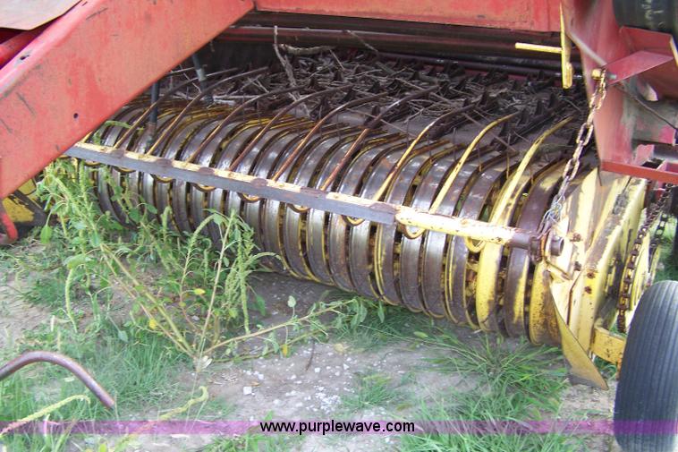 image for item B3515 1980 New Holland 852 round baler