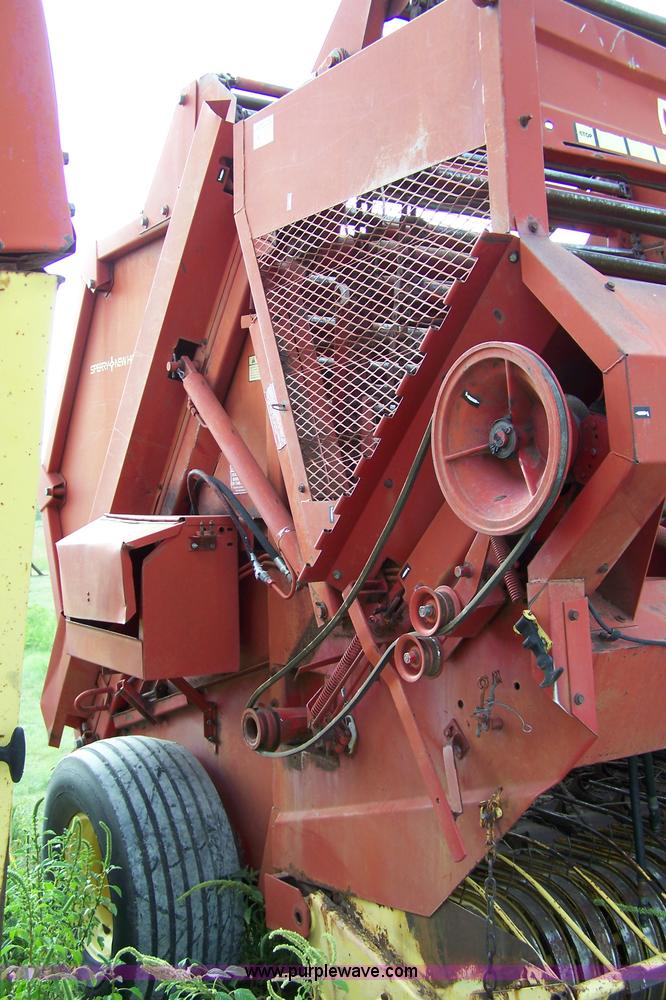 image for item B3515 1980 New Holland 852 round baler