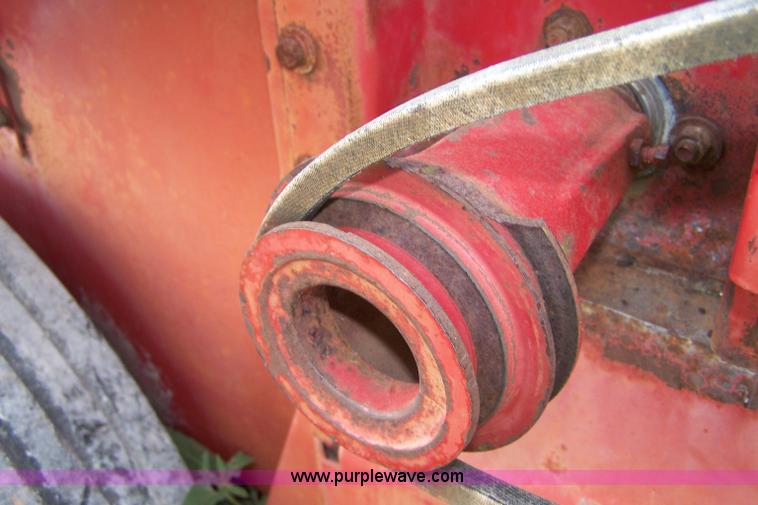 image for item B3515 1980 New Holland 852 round baler