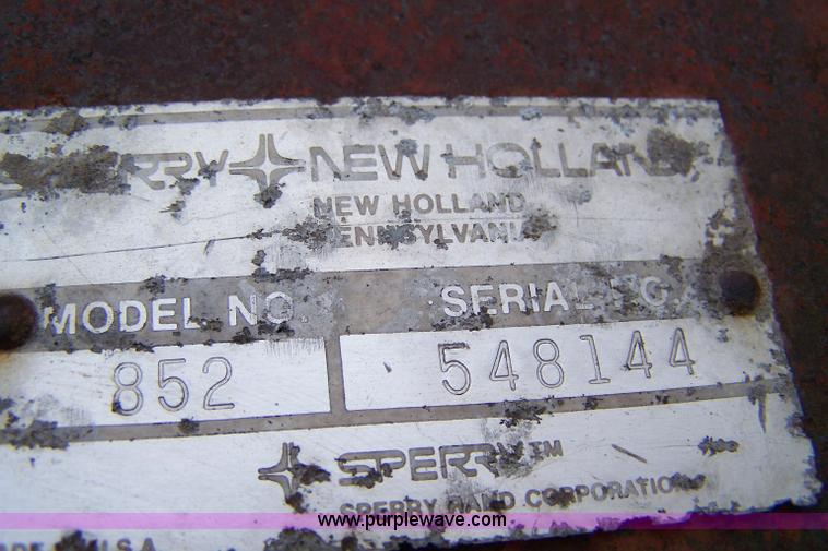 image for item B3515 1980 New Holland 852 round baler