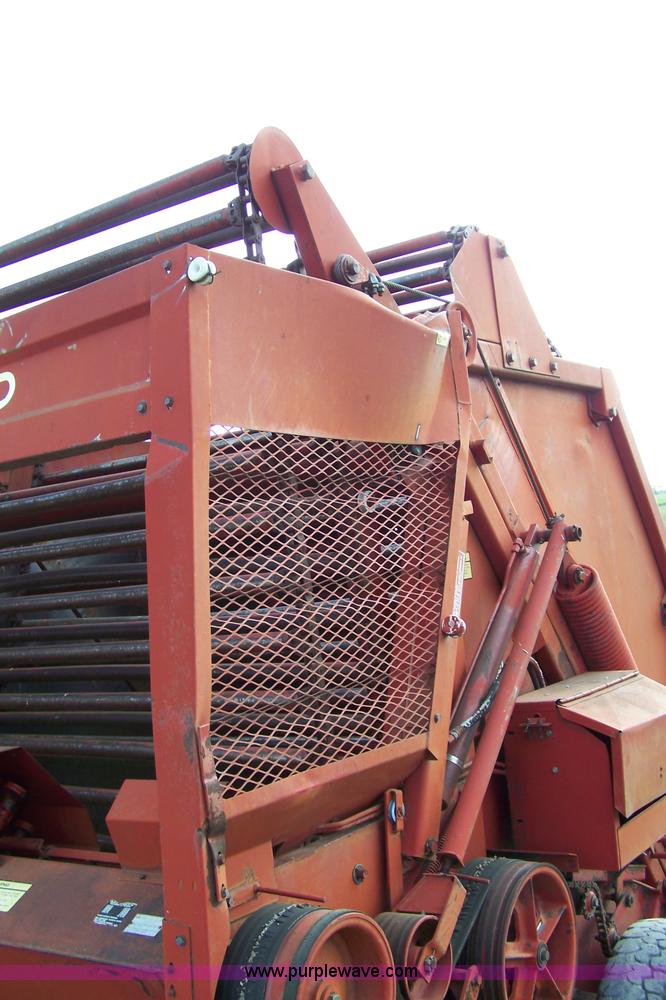 image for item B3515 1980 New Holland 852 round baler