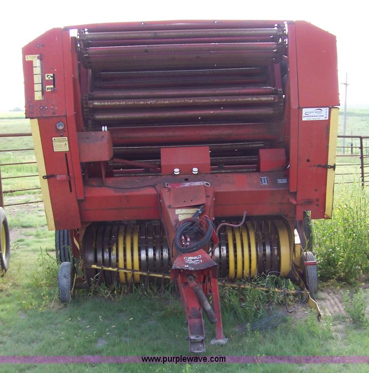 image for item B3516 1983 New Holland 855 round baler