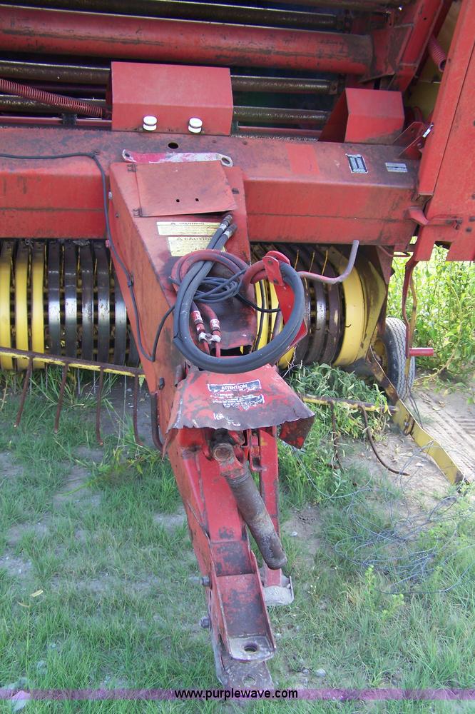 image for item B3516 1983 New Holland 855 round baler