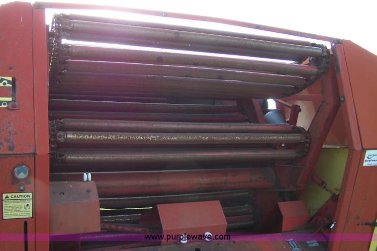 image for item B3516 1983 New Holland 855 round baler