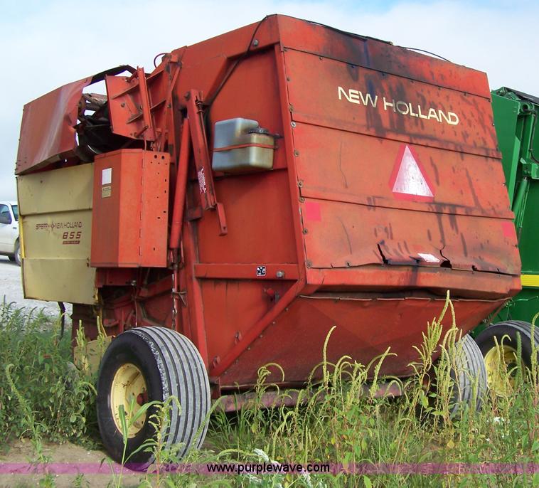 image for item B3516 1983 New Holland 855 round baler