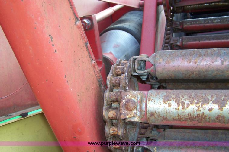 image for item B3516 1983 New Holland 855 round baler