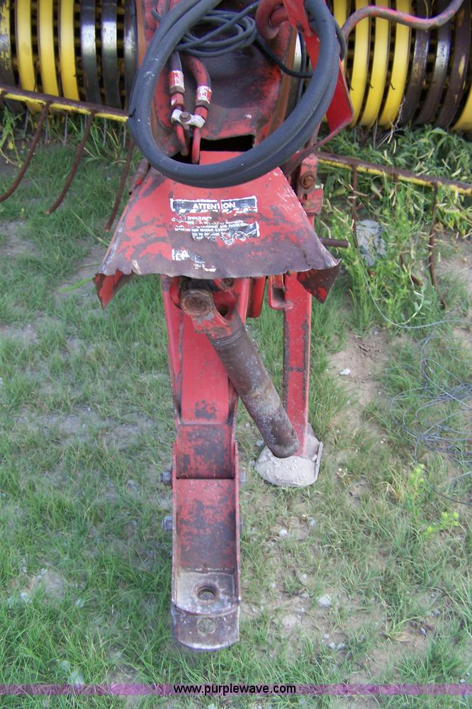 image for item B3516 1983 New Holland 855 round baler