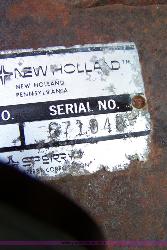 image for item B3516 1983 New Holland 855 round baler