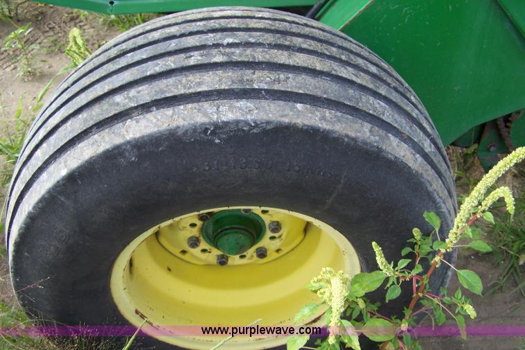 image for item B3517 1998 John Deere 566 round baler
