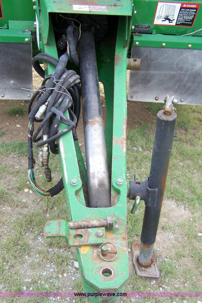 image for item B3517 1998 John Deere 566 round baler