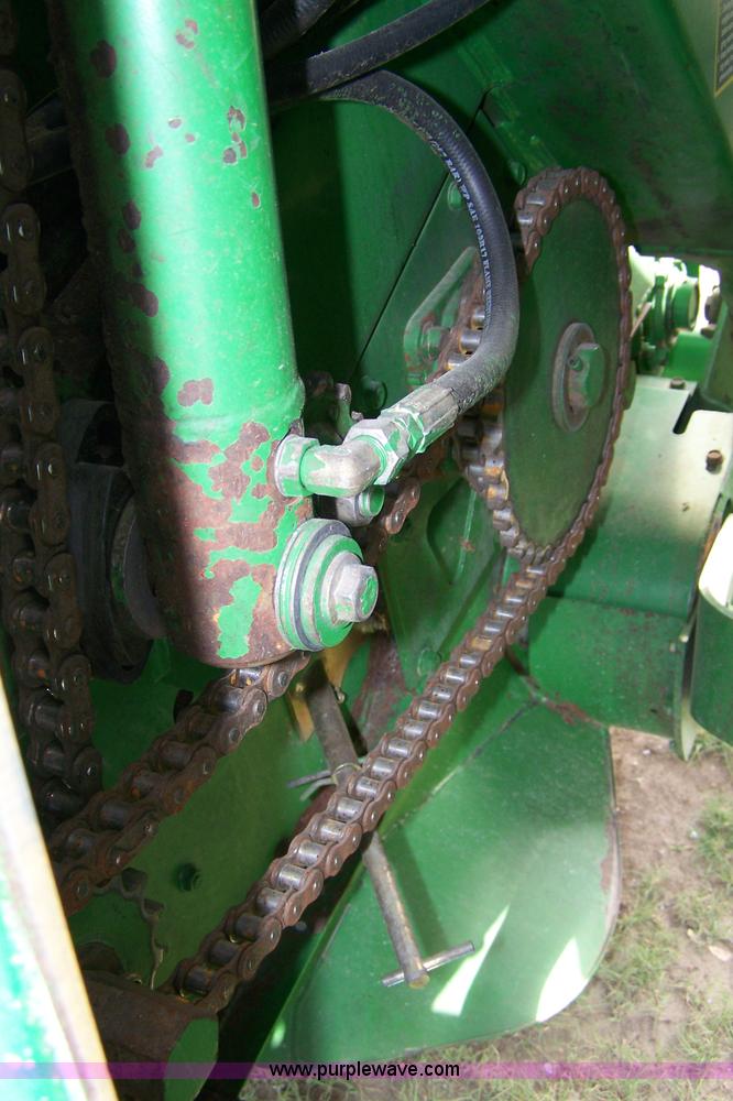 image for item B3517 1998 John Deere 566 round baler