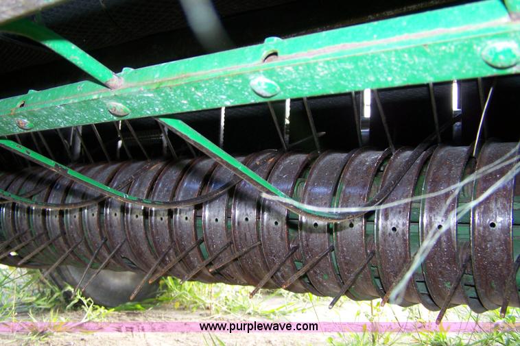 image for item B3517 1998 John Deere 566 round baler