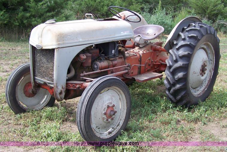 image for item C9277 Ford tractor