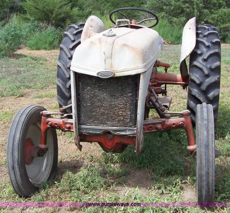 image for item C9277 Ford tractor