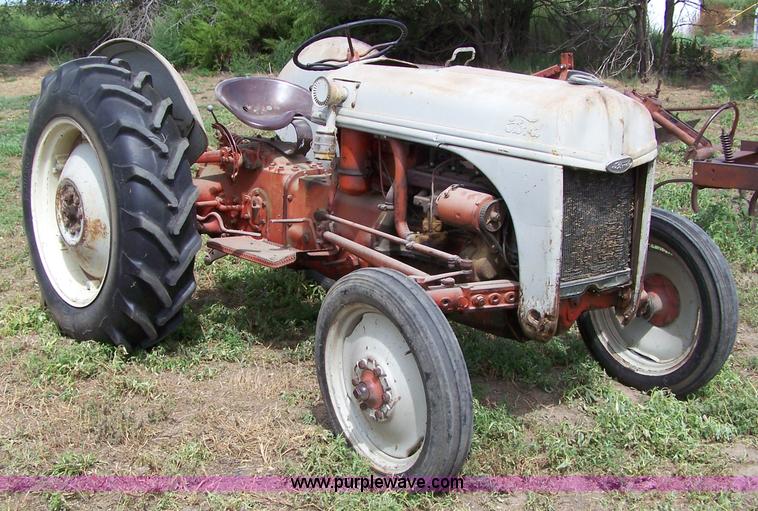 image for item C9277 Ford tractor