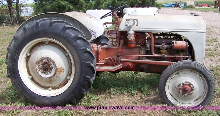 image for item C9277 Ford tractor