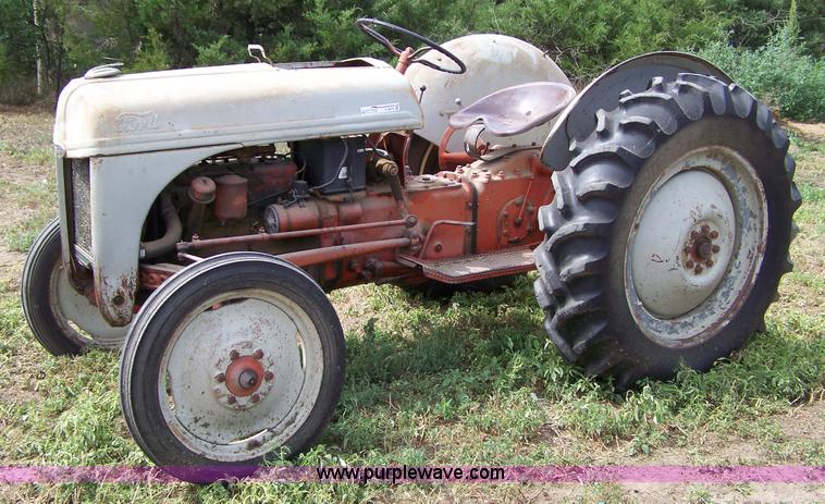 image for item C9277 Ford tractor